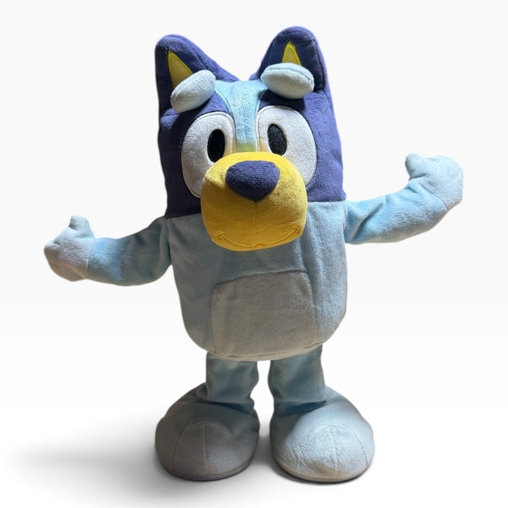 Bluey Dance and Play Animated Plush Moose Toys Interactive Talking Toy 2018